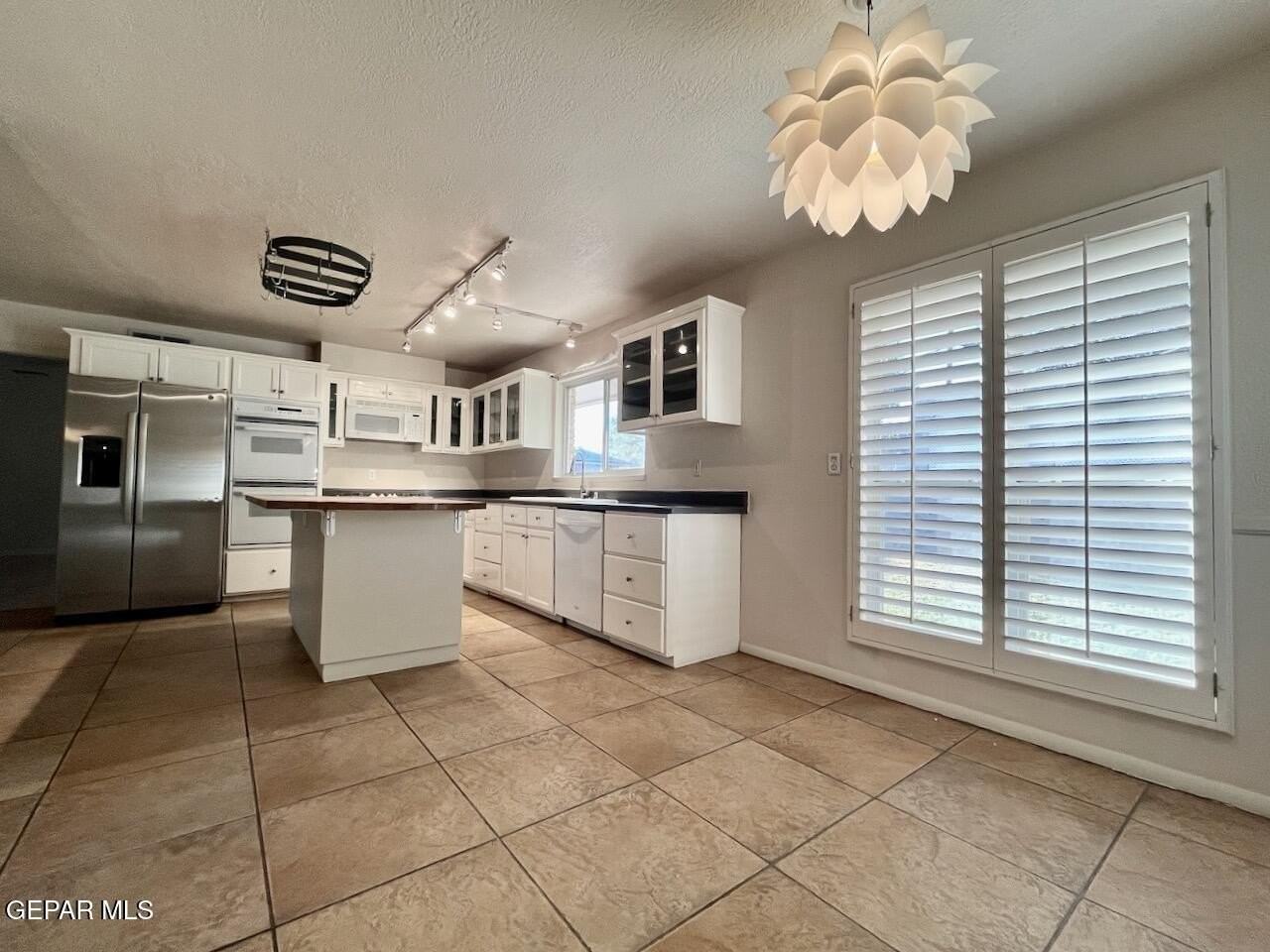 3807 Okeefe Dr - Photo 7 of 31