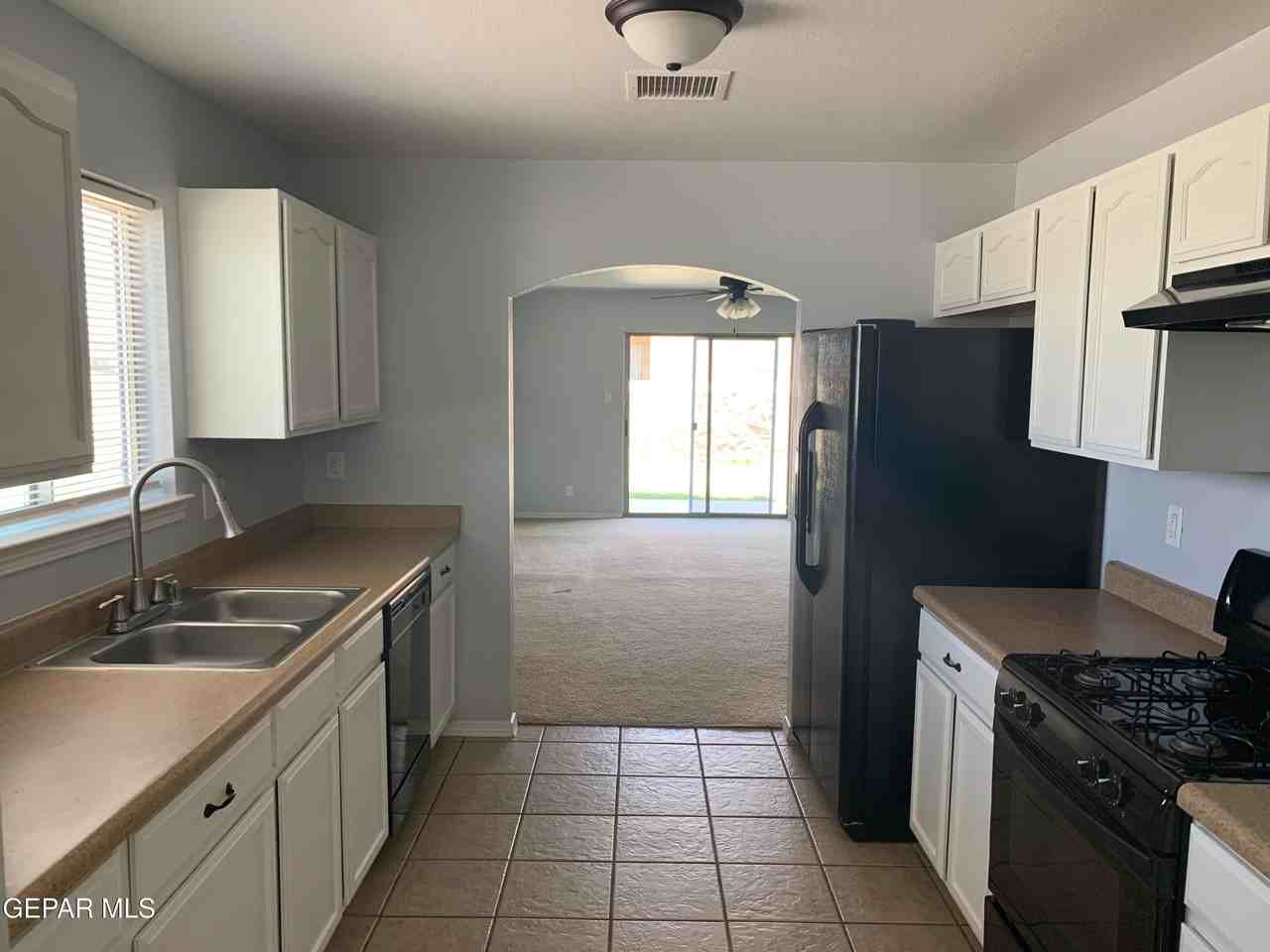 2336 Glitter Pt - Photo 3 of 11