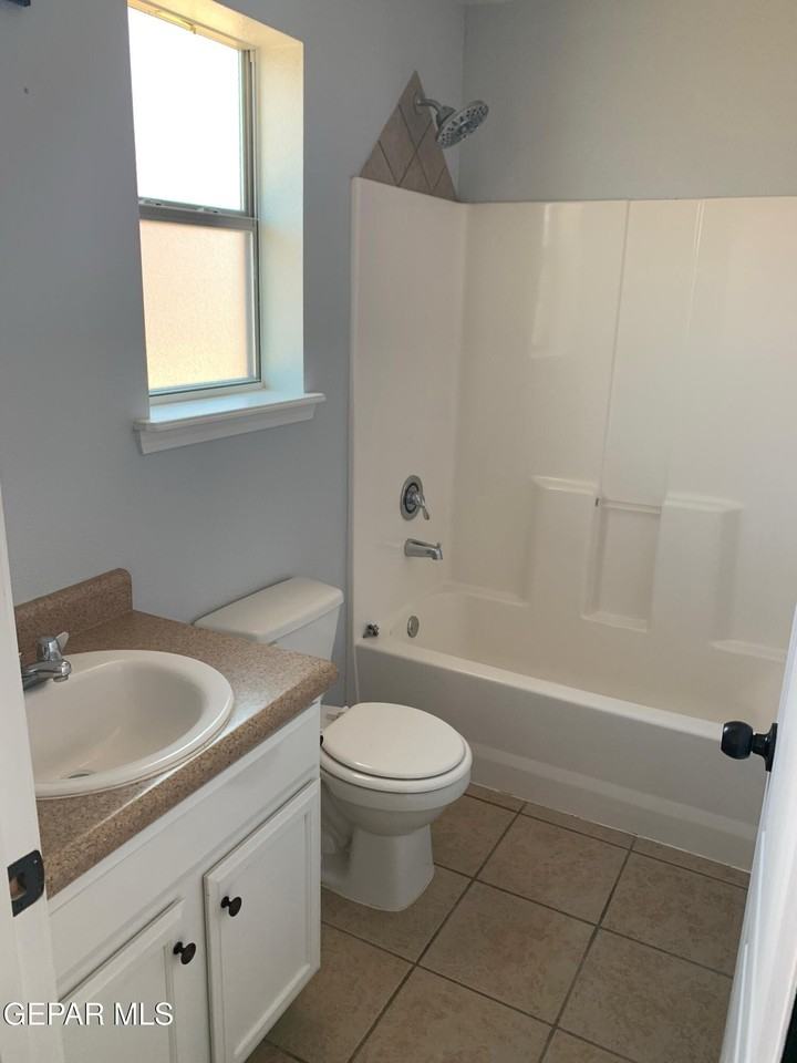 2336 Glitter Pt - Photo 4 of 11