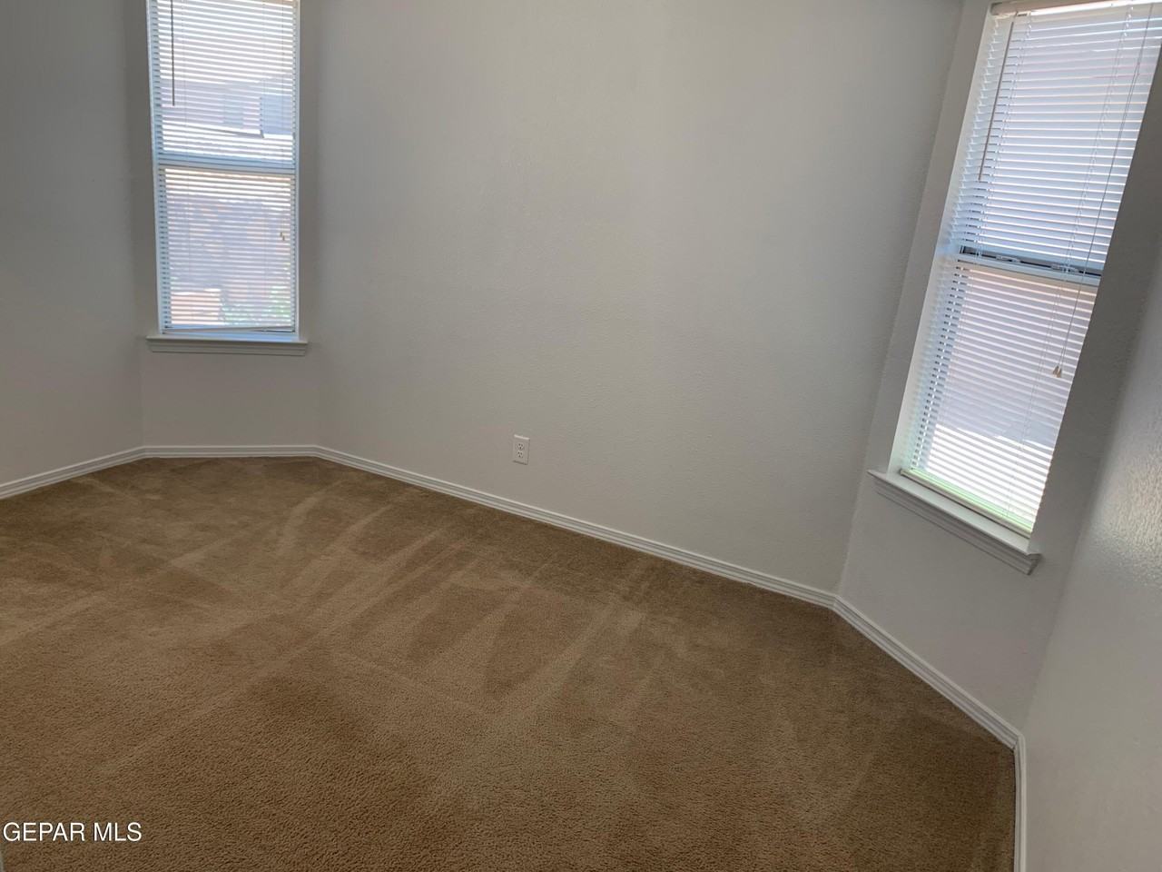 2336 Glitter Pt - Photo 6 of 11