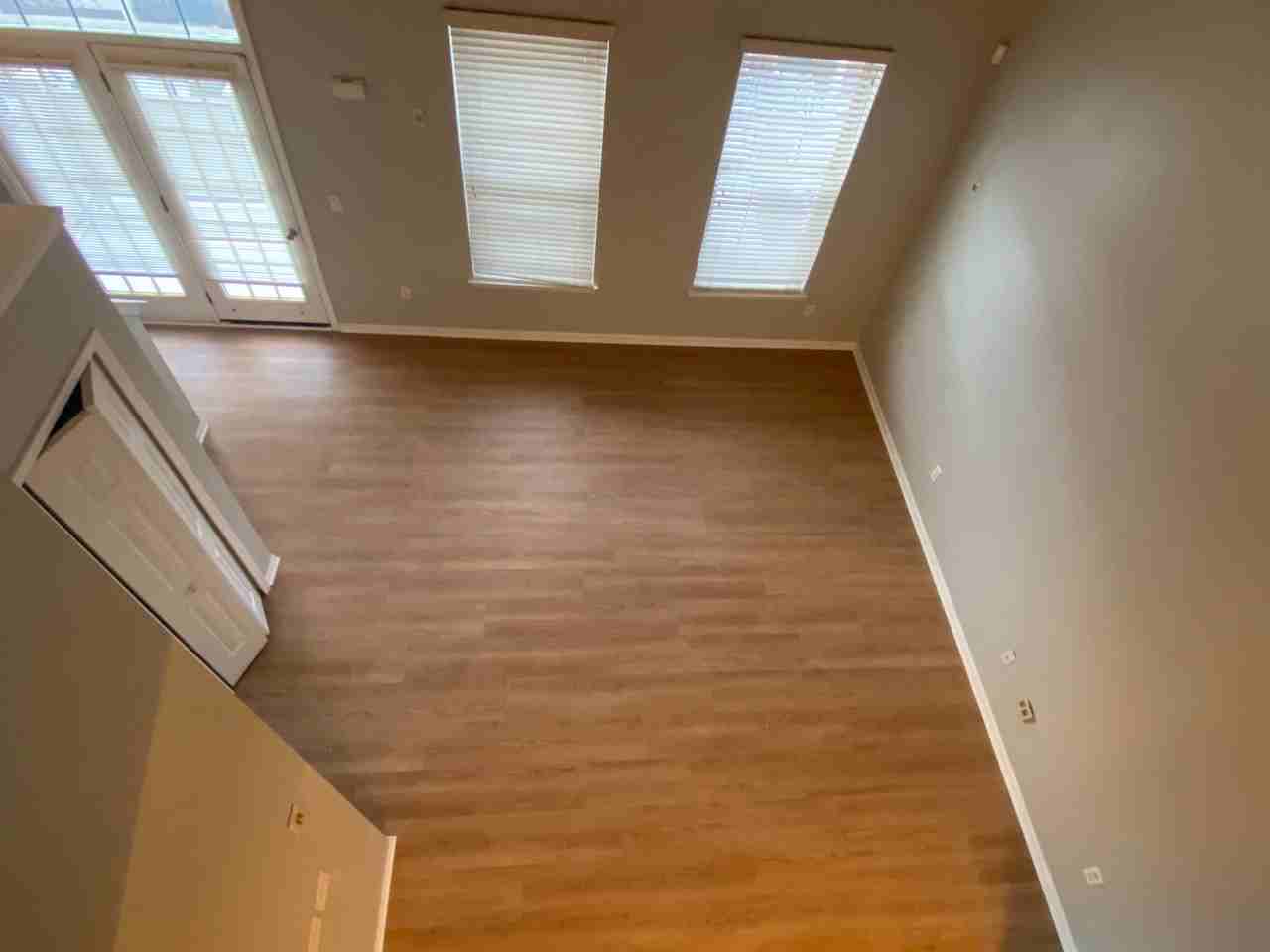 1112 Fountain View Cir - Photo 3 of 20