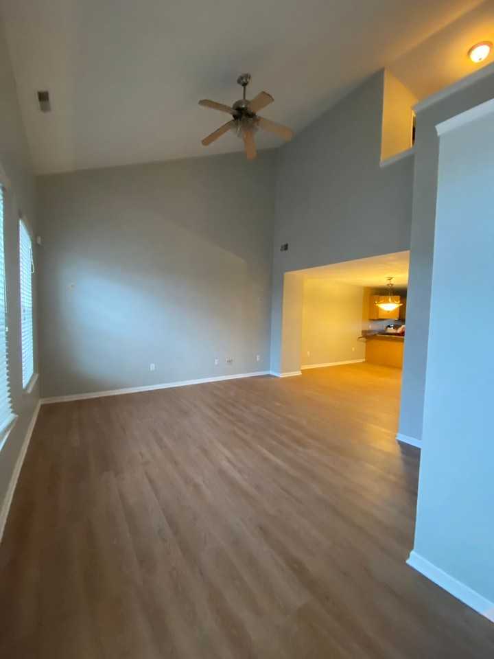 1112 Fountain View Cir - Photo 4 of 20