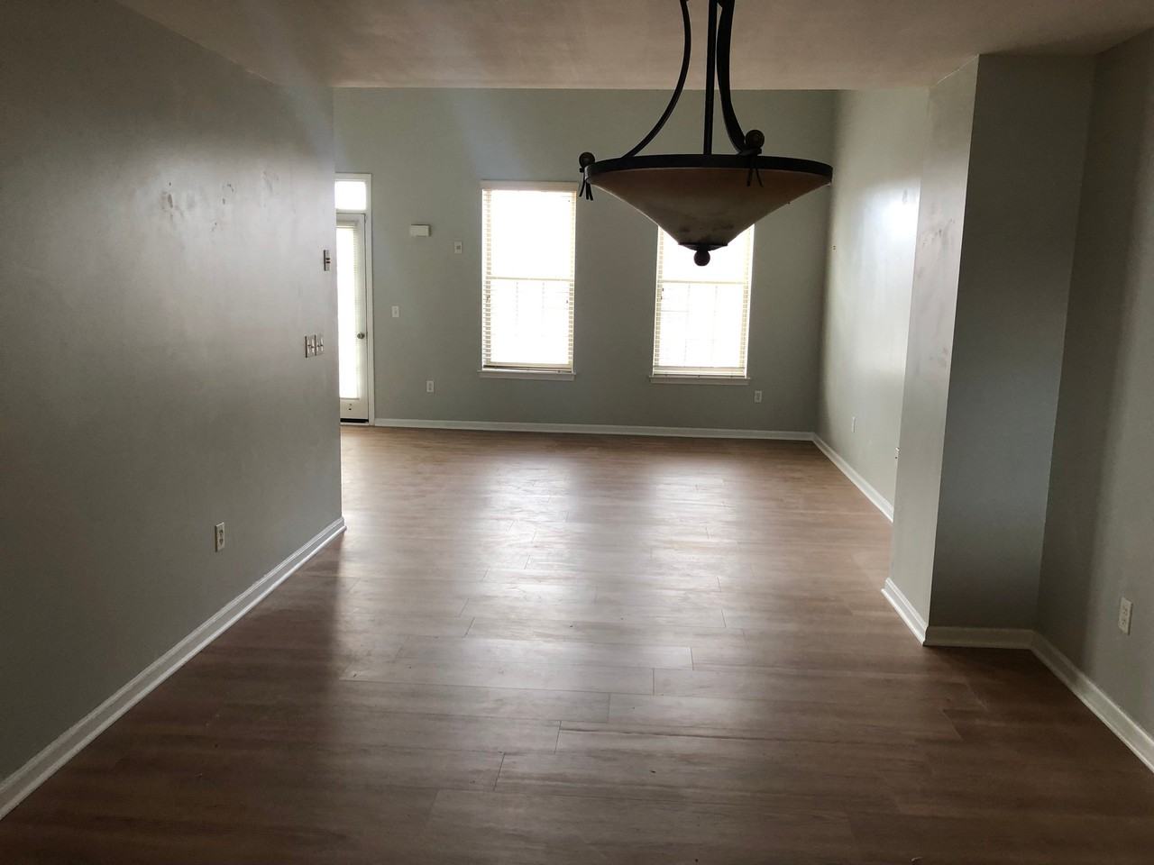 1112 Fountain View Cir - Photo 5 of 20