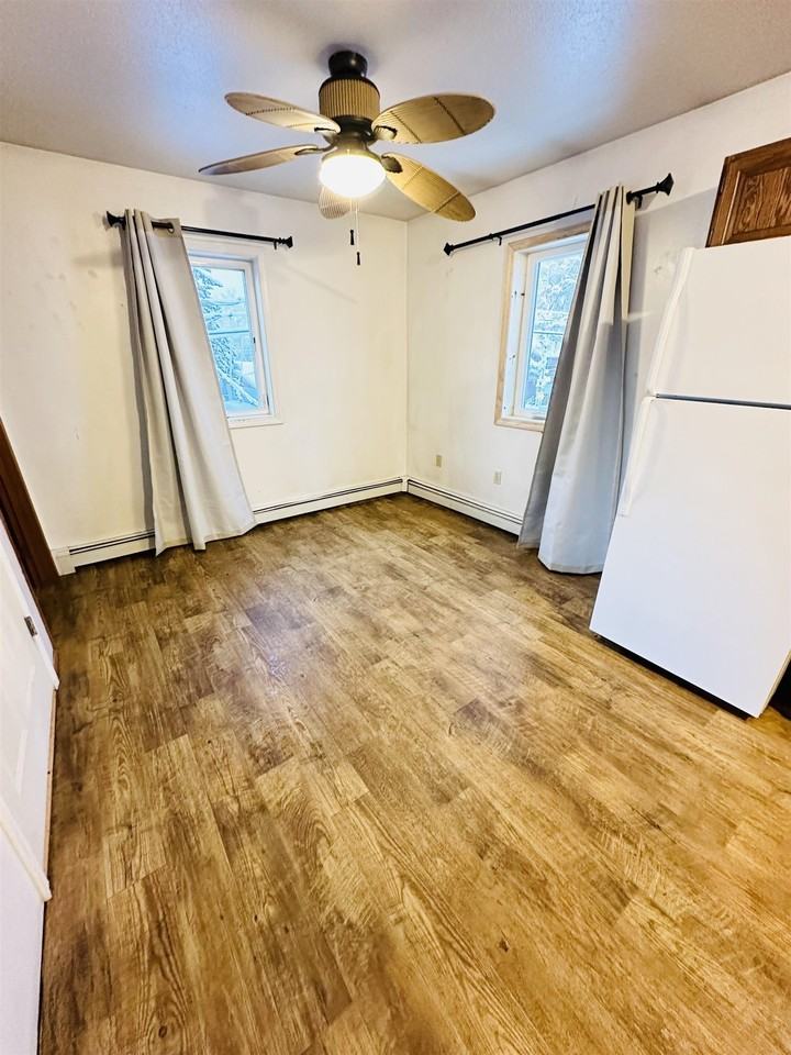 910 4th Ave - Photo 7 of 14