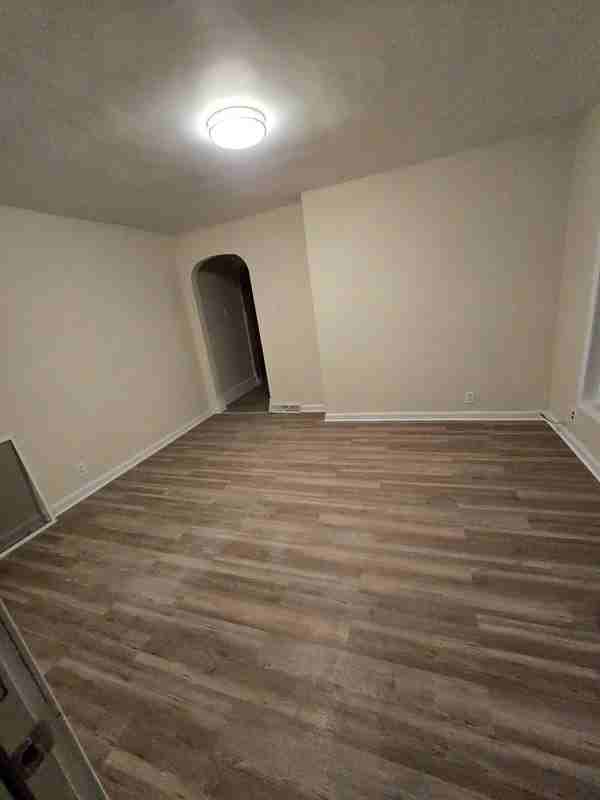 158 Baker St - Photo 4 of 8