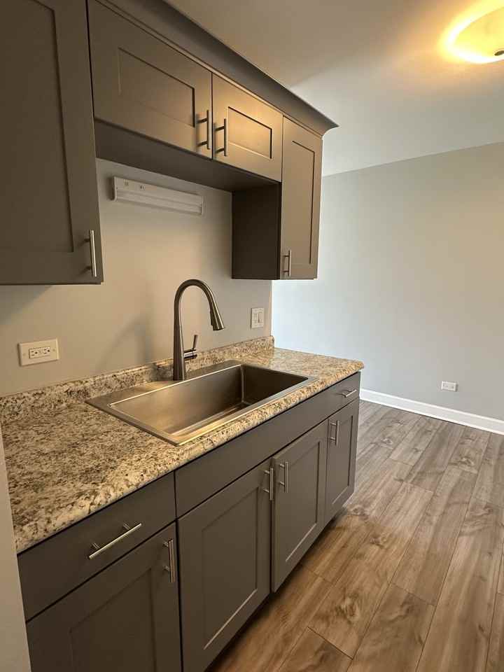 725 Court of Spruce - Photo 3 of 7