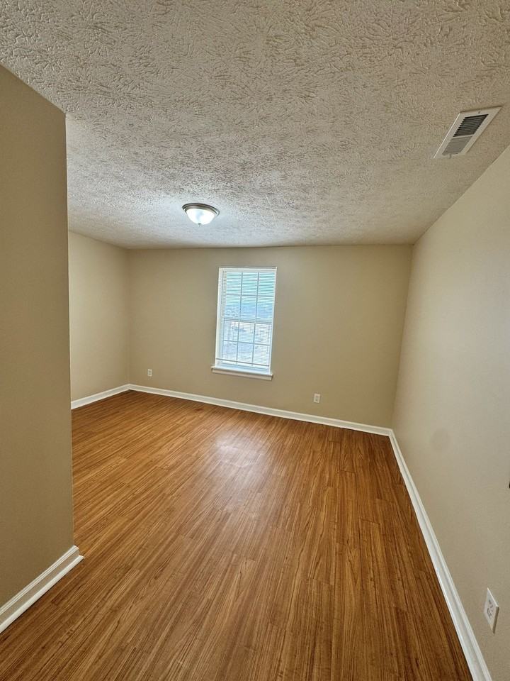 302 N Olive St #202 - Photo 2 of 8