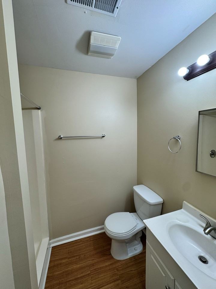 302 N Olive St #202 - Photo 4 of 8
