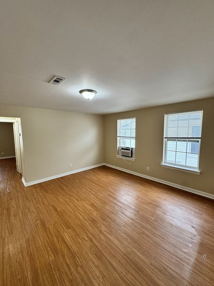 302 N Olive St #202 - Photo 5 of 8