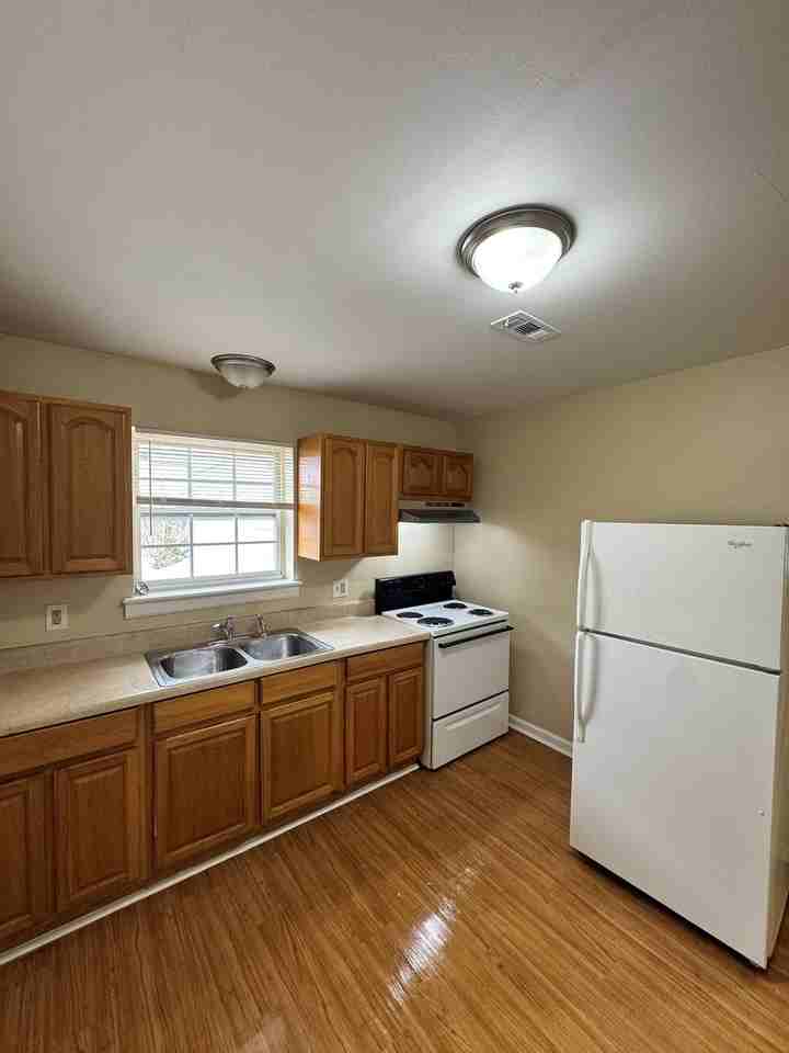 302 N Olive St #202 - Photo 7 of 8