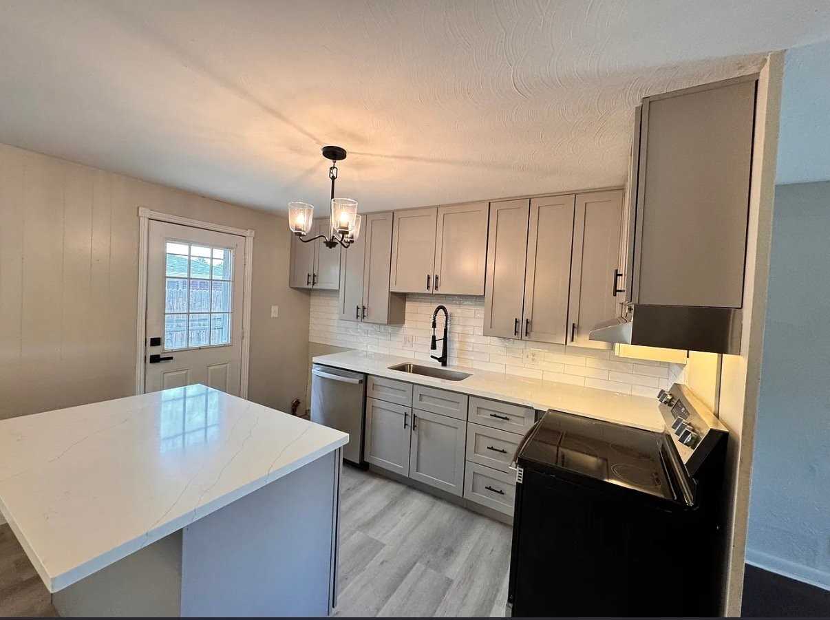10211 W 59th Pl - Photo 2 of 11