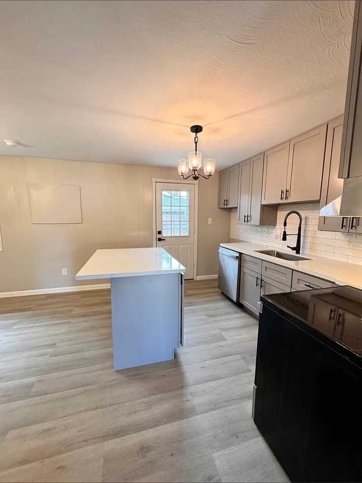 10211 W 59th Pl - Photo 3 of 11