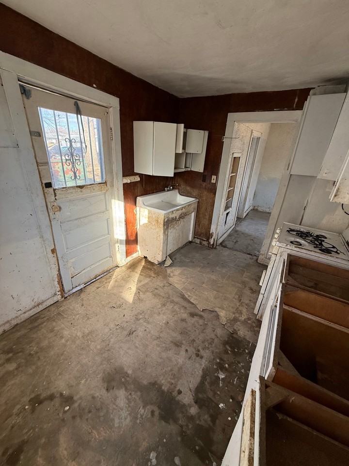 1700 W Grand Ave - Photo 3 of 5