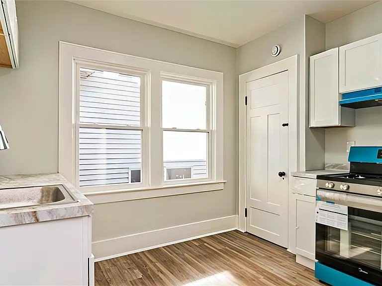 73 Somerset St #73 - Photo 7 of 12