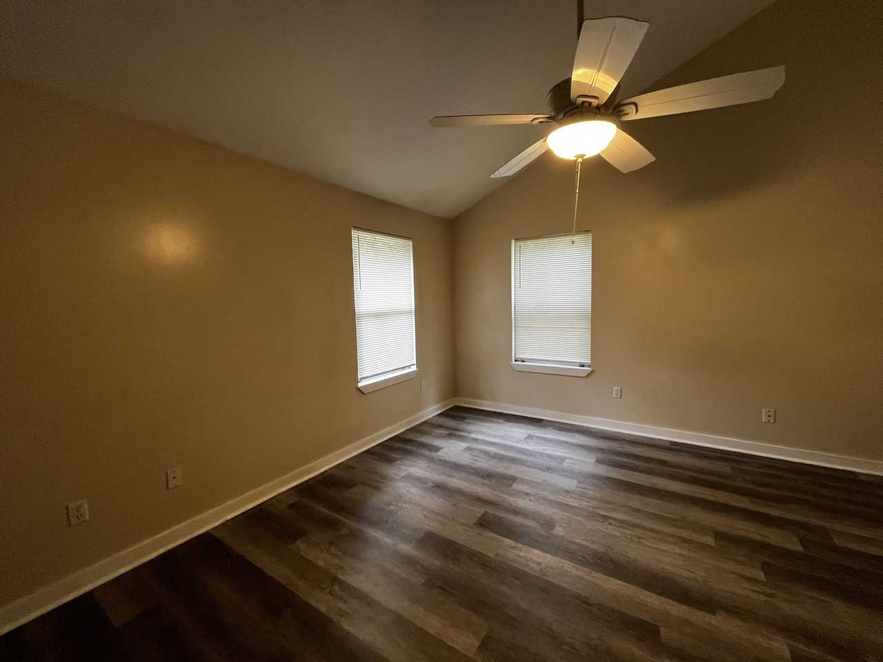 1717 26th Street - Photo 5 of 10