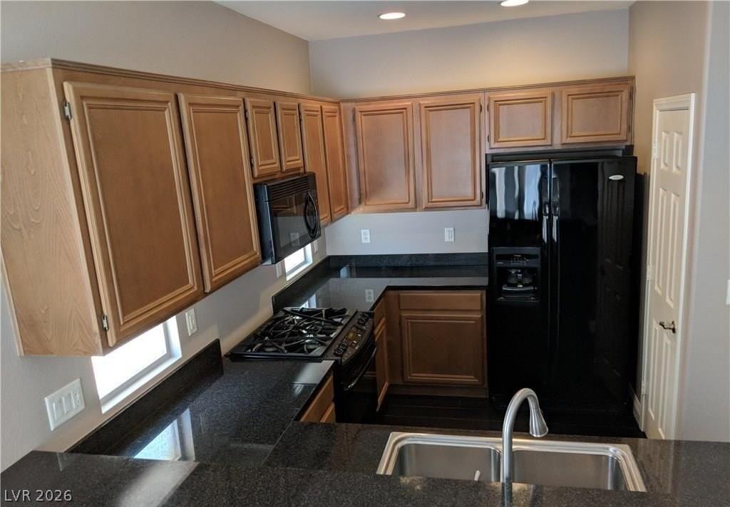 7555 Engleberg Ave - Photo 3 of 10