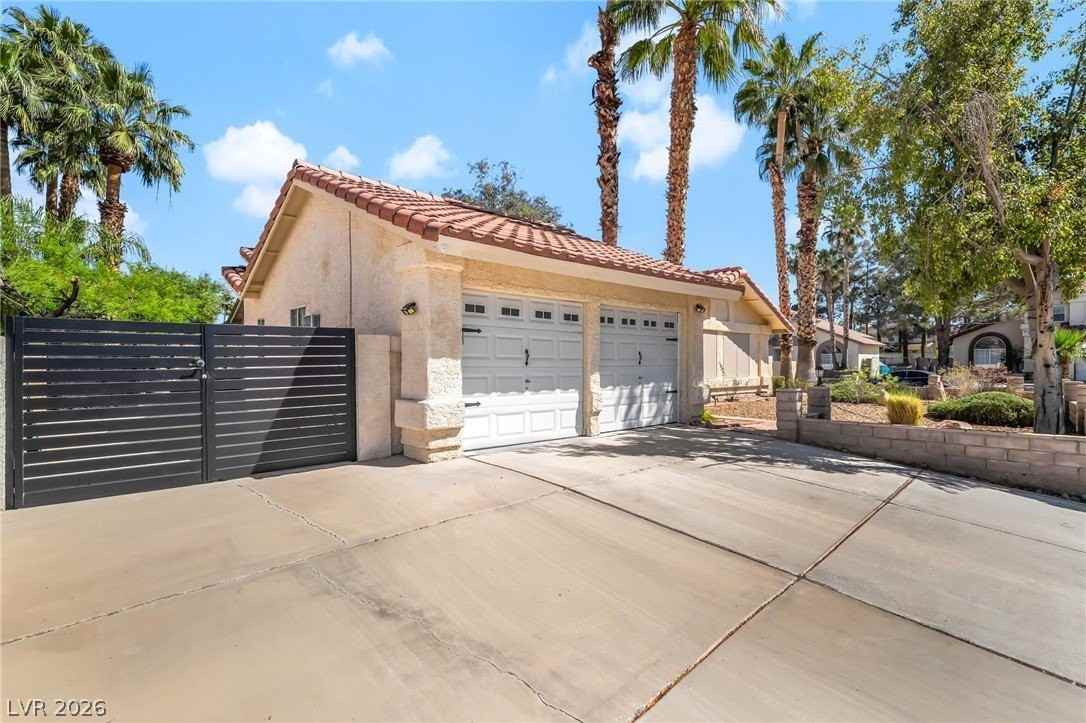 130 Weatherstone Dr - Photo 2 of 24