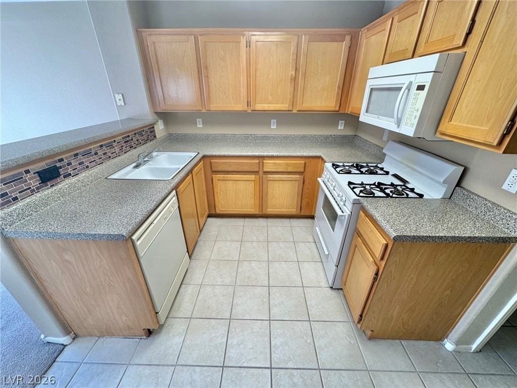 6401 Hillside Brook Ave - Photo 6 of 25