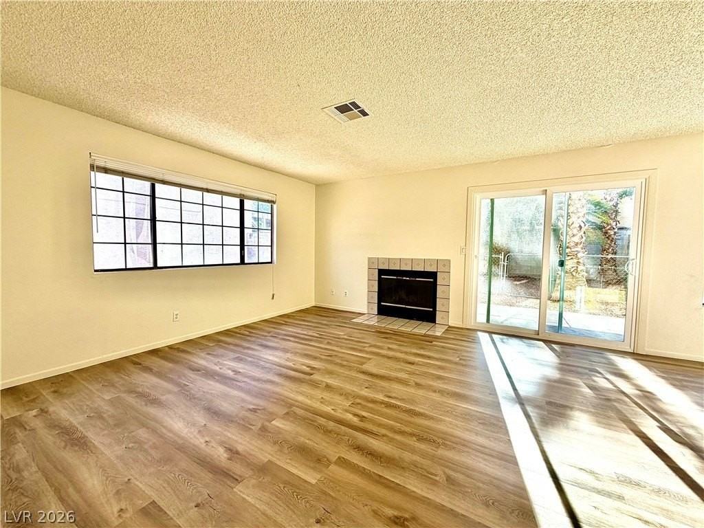 2063 Waverly Cir - Photo 3 of 23