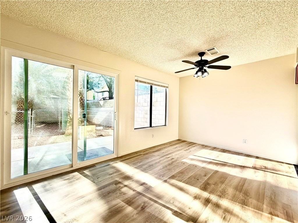 2063 Waverly Cir - Photo 4 of 23