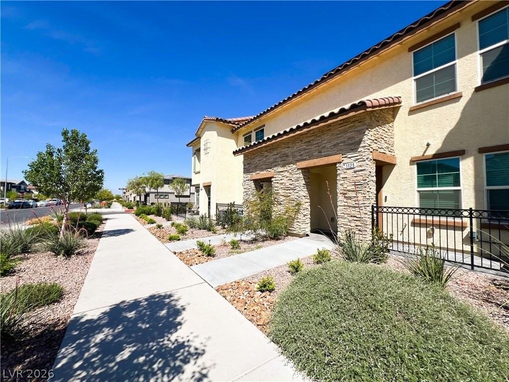 1125 Meadow Sparrow Pl - Photo 3 of 50