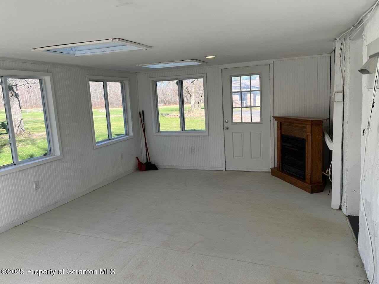 3191 Aberdeen Rd - Photo 3 of 14