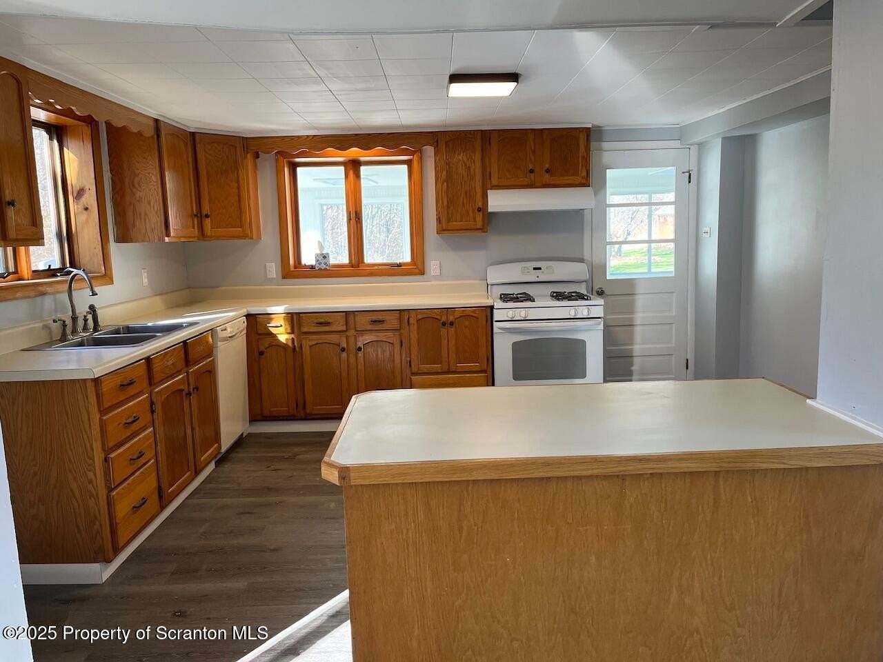 3191 Aberdeen Rd - Photo 4 of 14