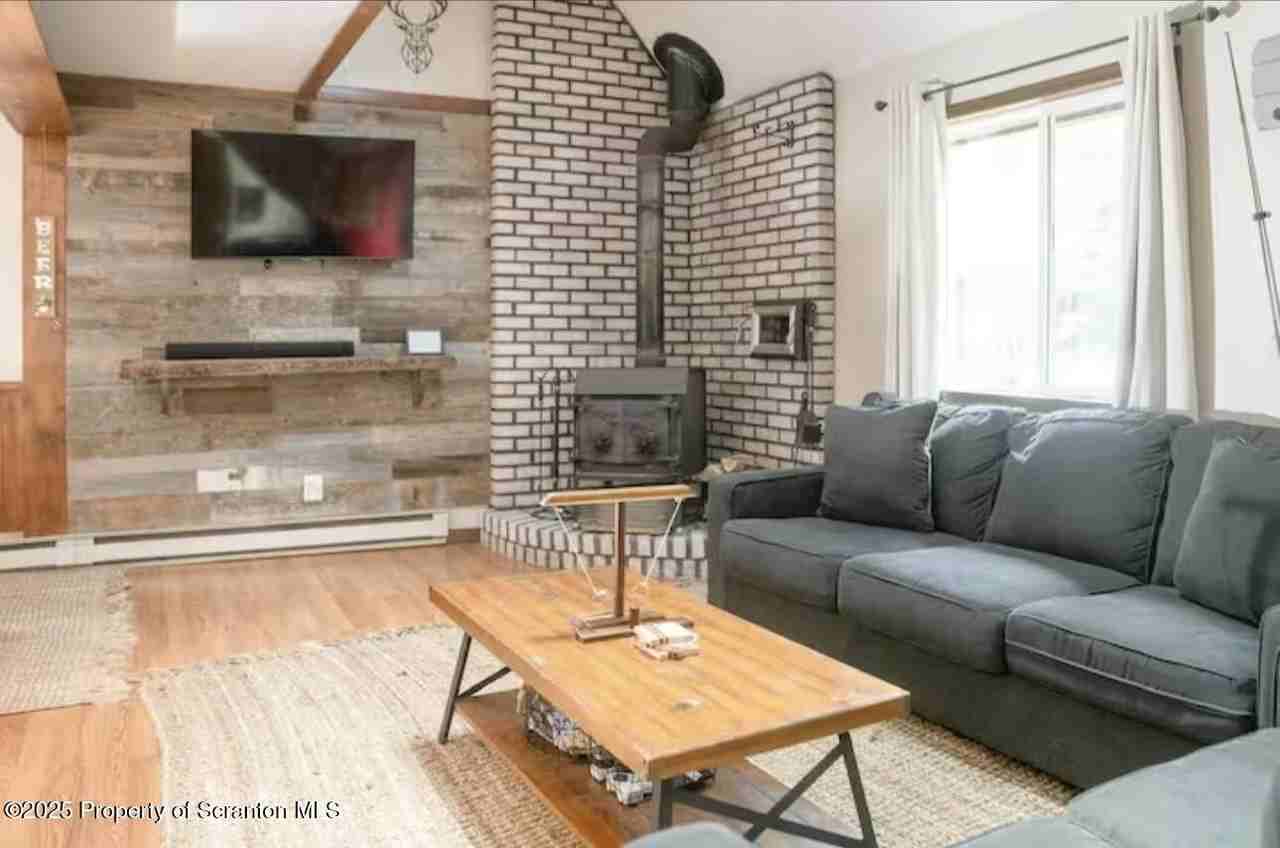 221 Ash Dr - Photo 3 of 12