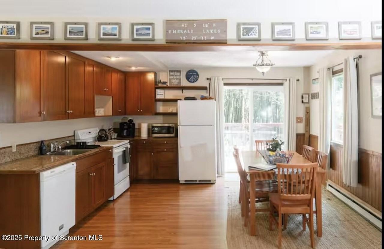 221 Ash Dr - Photo 6 of 12