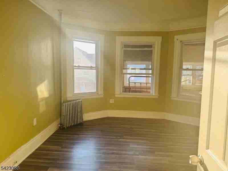 2 Hawthorne Pl #2 - Photo 3 of 7