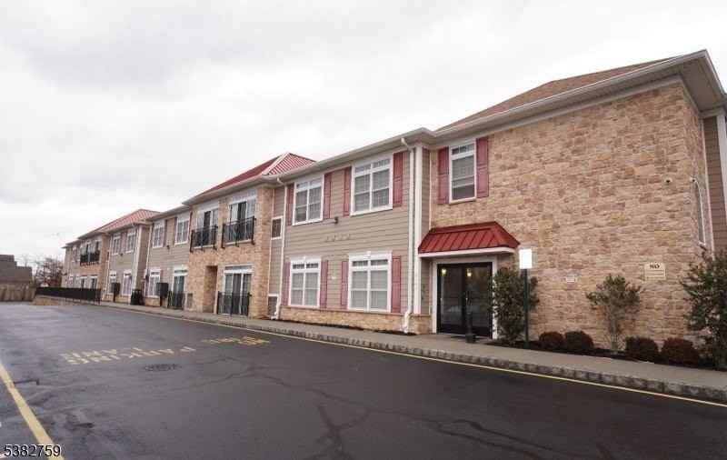 475 Avenel St #102 - Photo 4 of 25