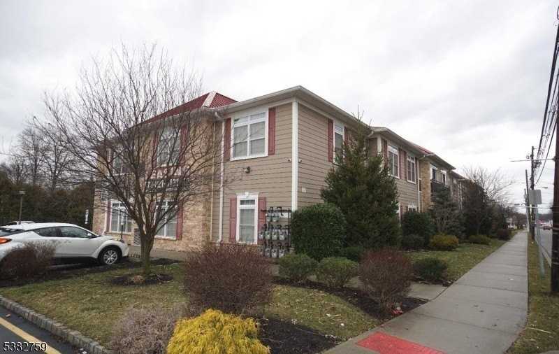 475 Avenel St #102 - Photo 5 of 25