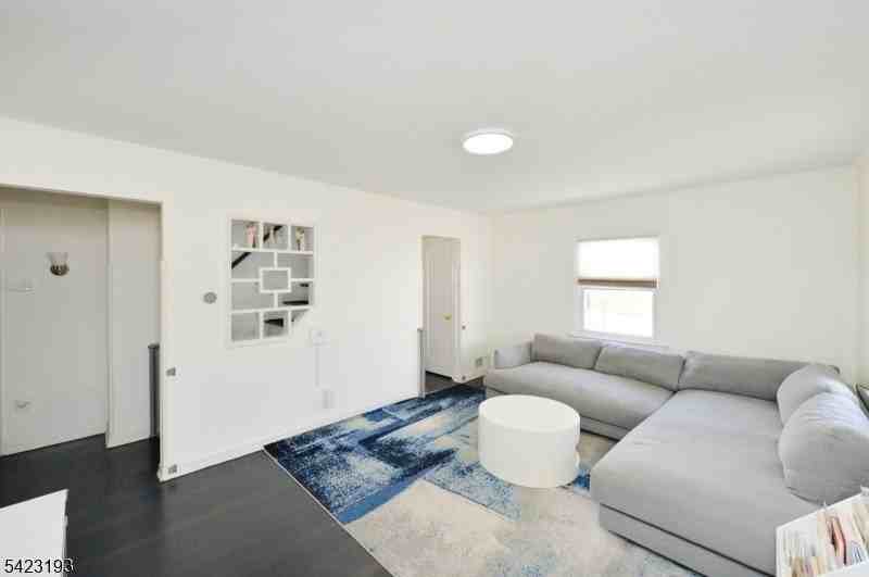 483 Mount Prospect Ave - Photo 3 of 21