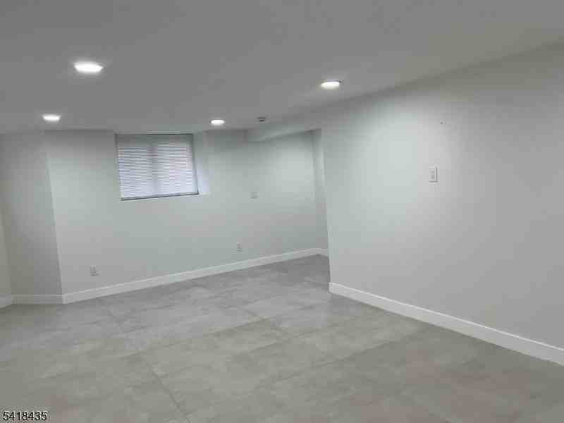 437 Bramhall Ave #1B - Photo 2 of 3