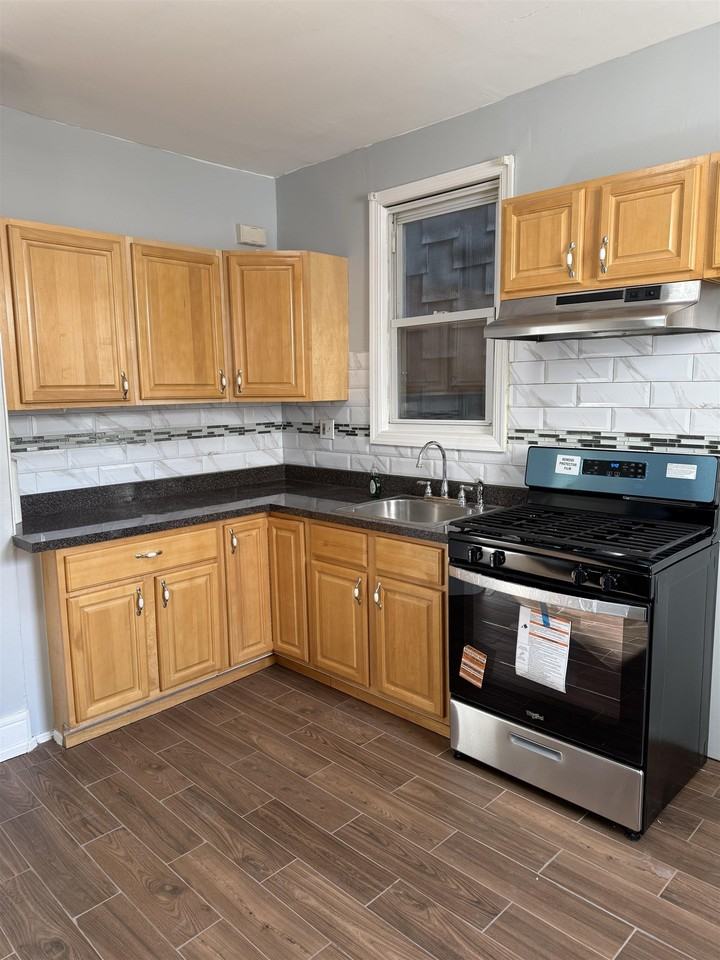 1207 Central Ave #1st - Photo 5 of 15