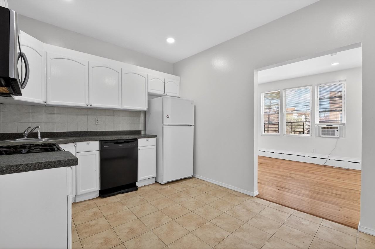 497 Avenue A #4 - Photo 5 of 15