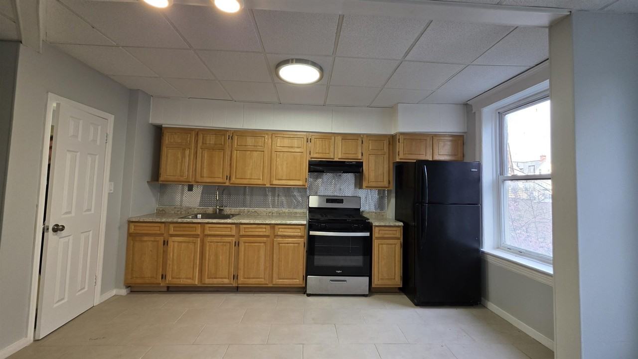 722 W Side Ave #2 - Photo 4 of 18