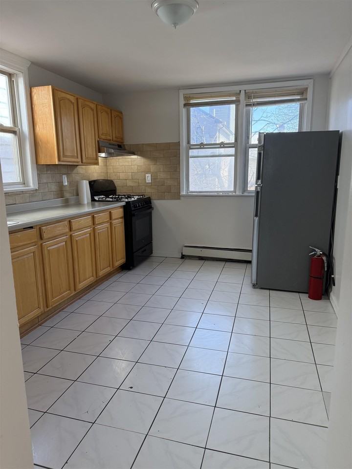 54 Gates Ave #2 - Photo 2 of 10