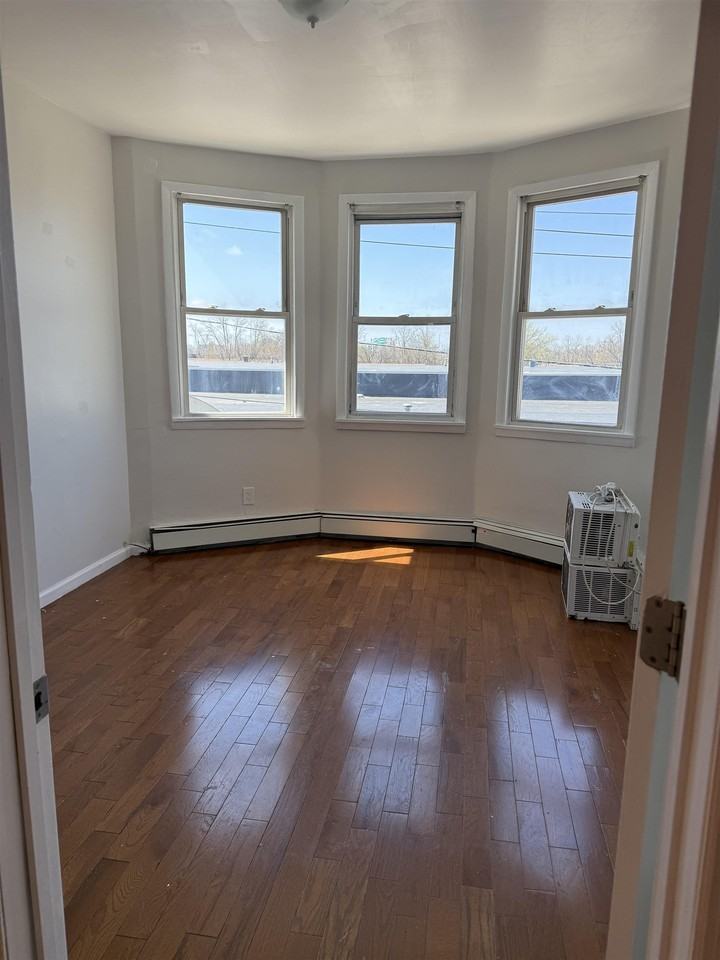 54 Gates Ave #2 - Photo 3 of 10