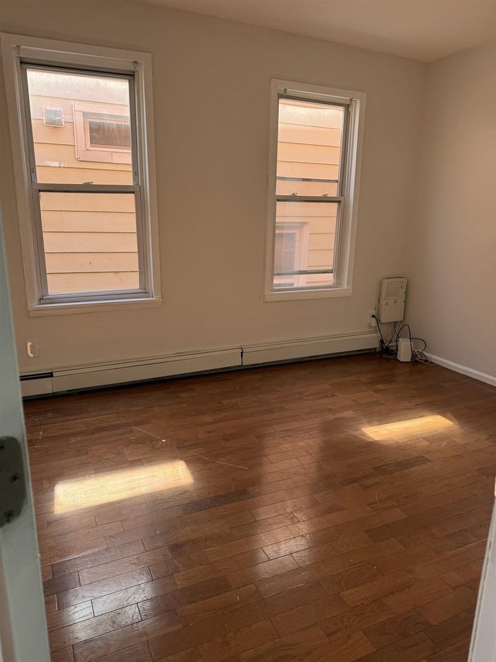 54 Gates Ave #2 - Photo 7 of 10