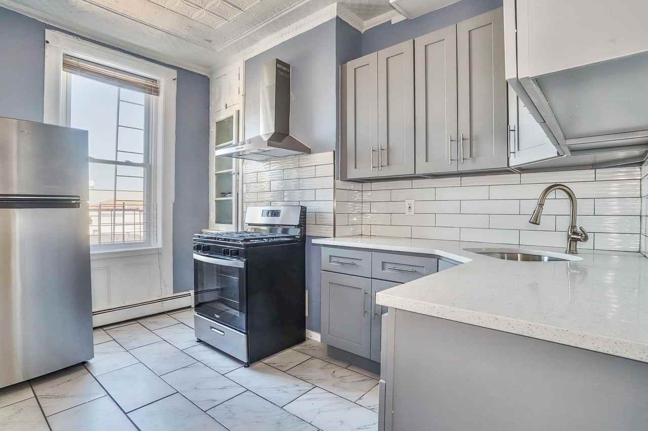 118 Bowers St #3 - Photo 3 of 30