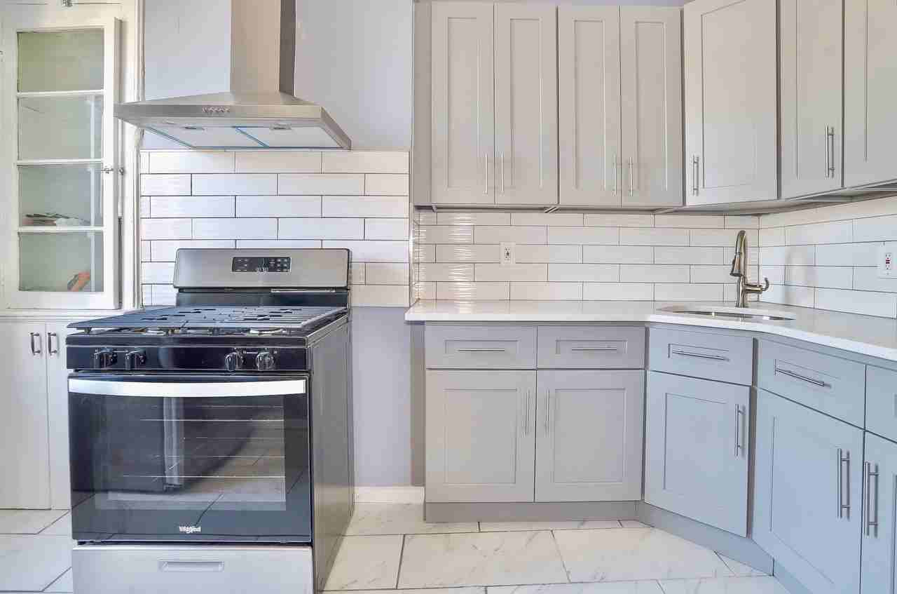 118 Bowers St #3 - Photo 4 of 30