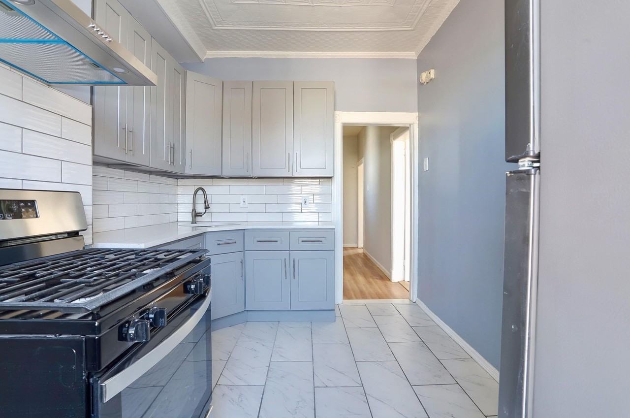 118 Bowers St #3 - Photo 5 of 30