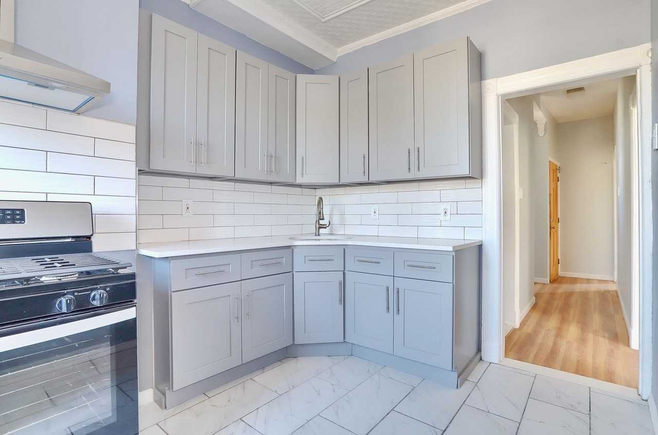 118 Bowers St #3 - Photo 6 of 30