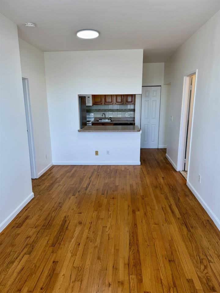 43 Van Wagenen Ave #3D - Photo 2 of 17