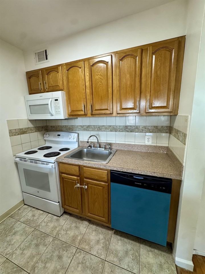 43 Van Wagenen Ave #3D - Photo 4 of 17