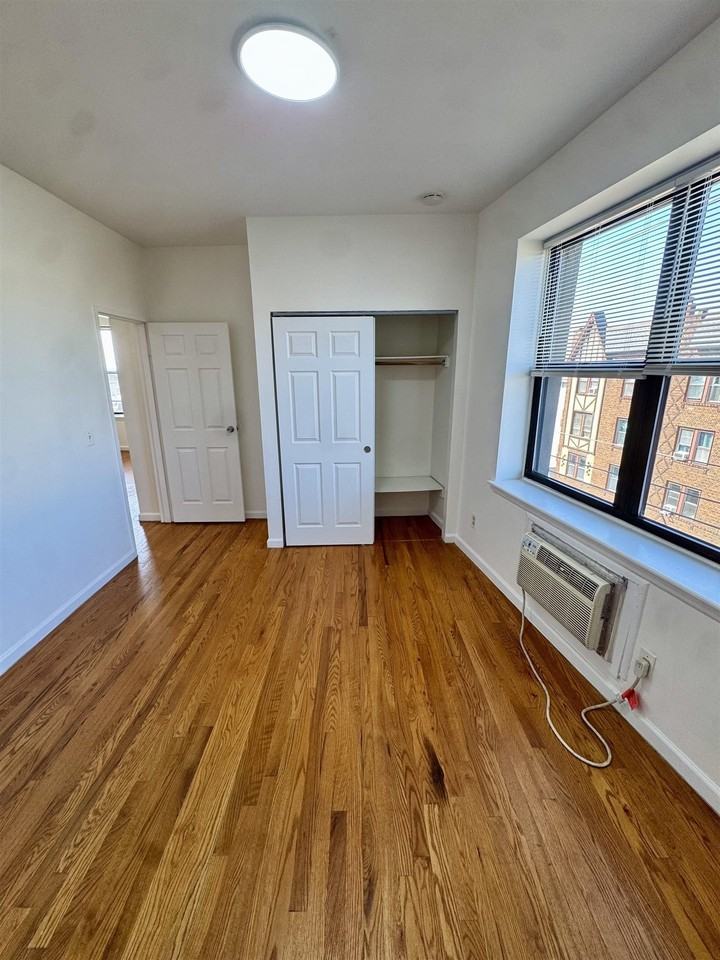 43 Van Wagenen Ave #3D - Photo 6 of 17