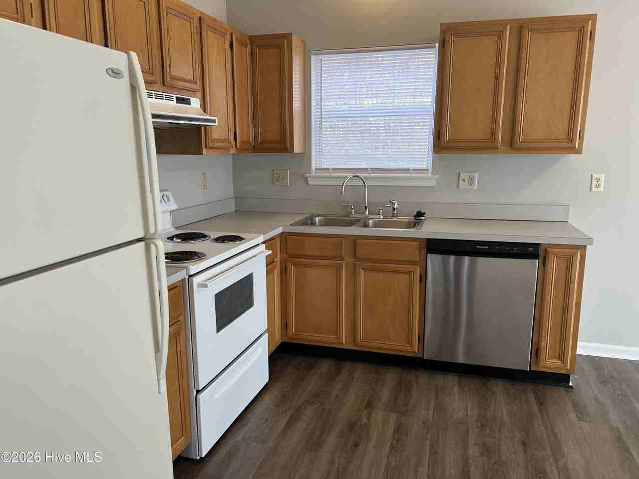 222 Cape Point Ln #B - Photo 3 of 24