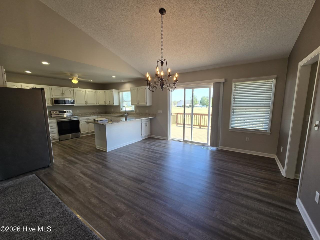 108 Charlene Dr - Photo 3 of 11