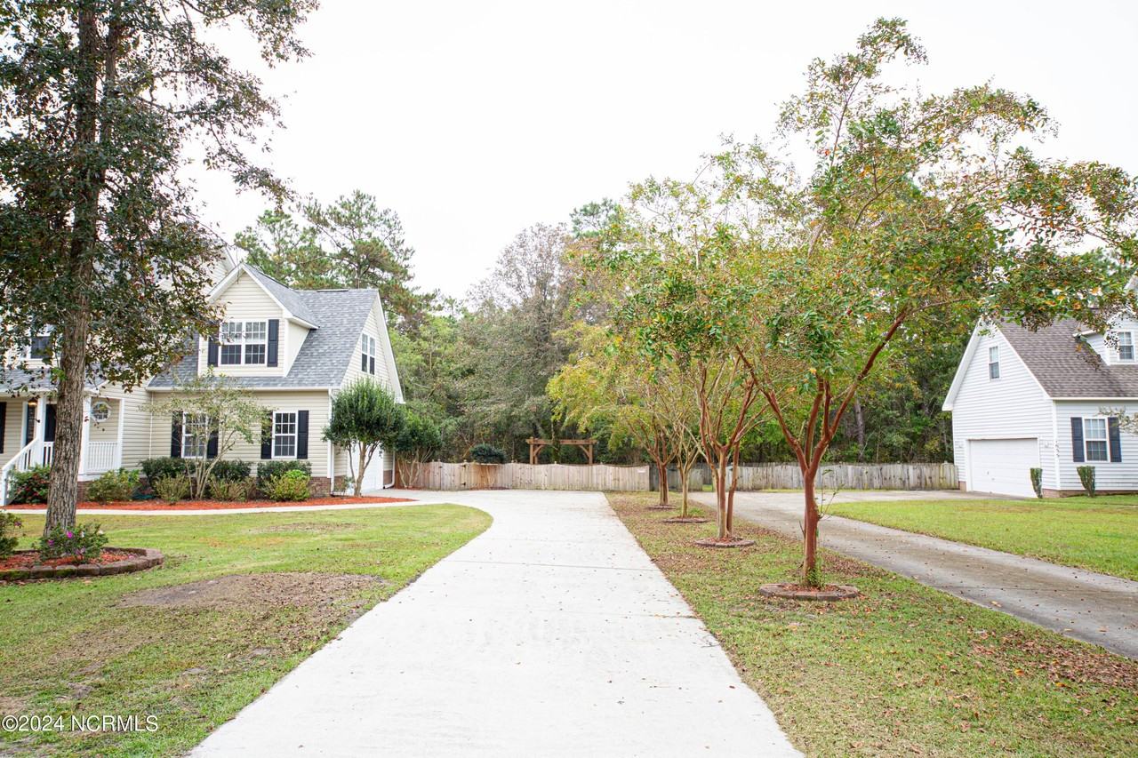 1651 Chadwick Shores Dr - Photo 5 of 47